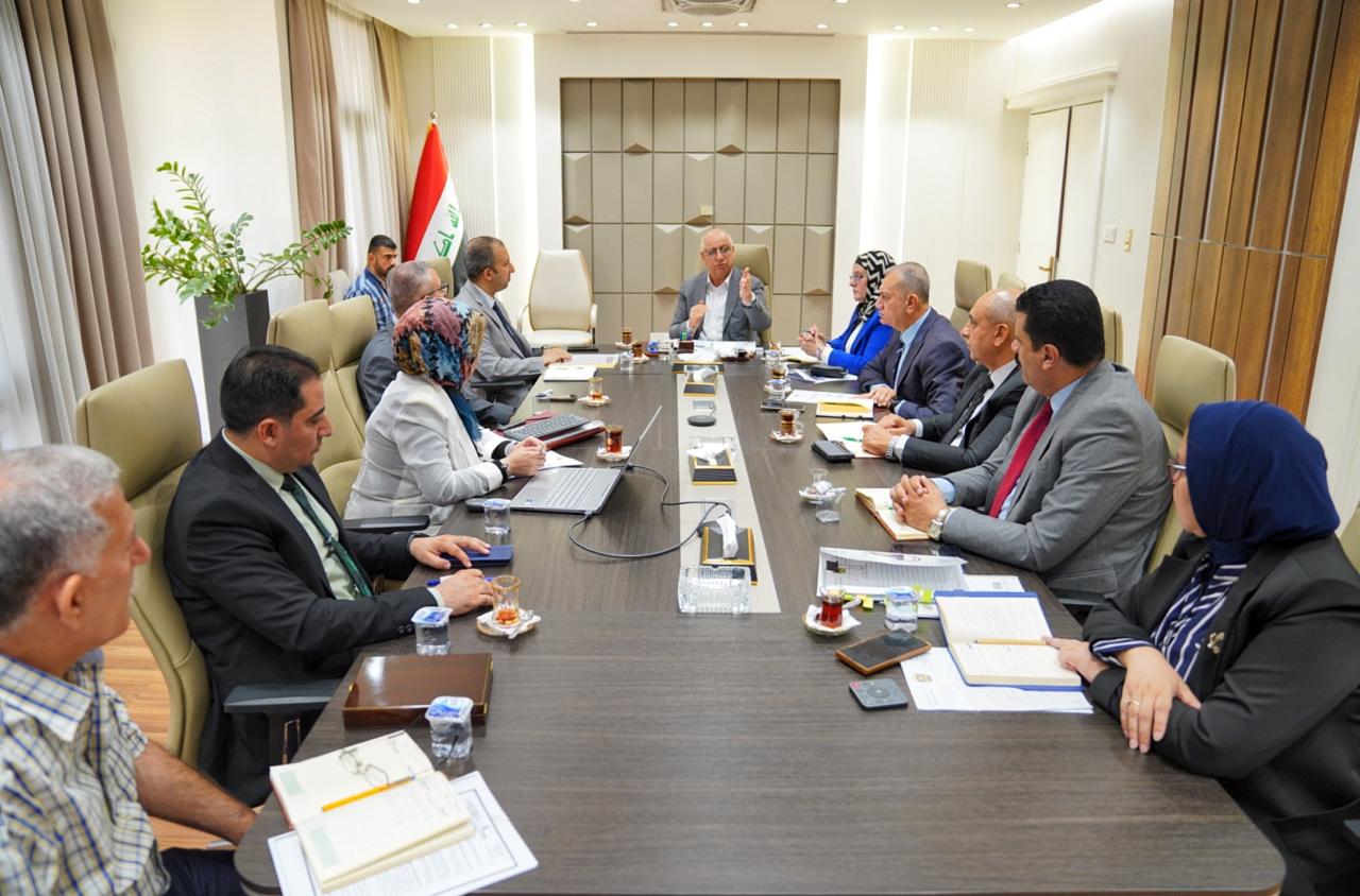 Read more about the article وزارة التخطيط تعقدُ اجتماعا مع وفد من كلية التميز في جامعة بغداد لبحث آفاق التعاون بين الجانبين