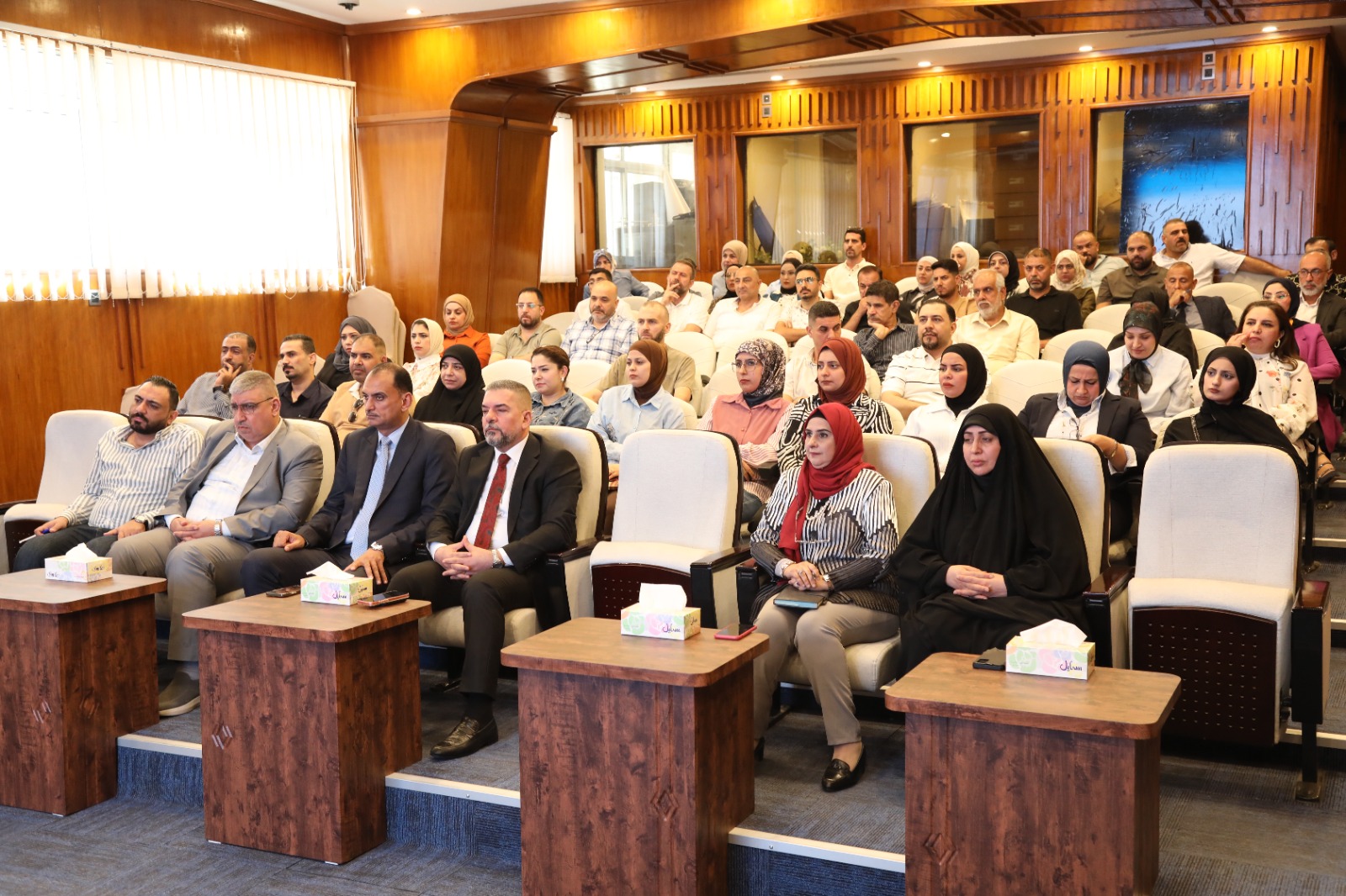 Read more about the article وزارة التخطيط تنظمُ جلسة تطوير ذاتي عن “القيادة والإدارة الوظيفية”